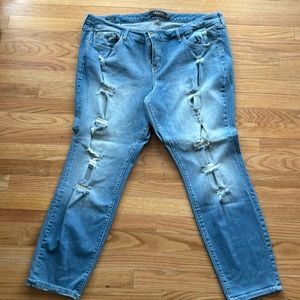 TORRID SIZE 24R BOYFRIEND RIPPED JEANS